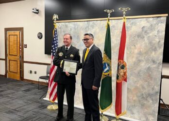 La Oficina del Sheriff’s reconoce a Manuel Milanés como héroe del Condado Collier.